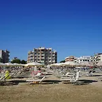 Life Ξενοδοχείο